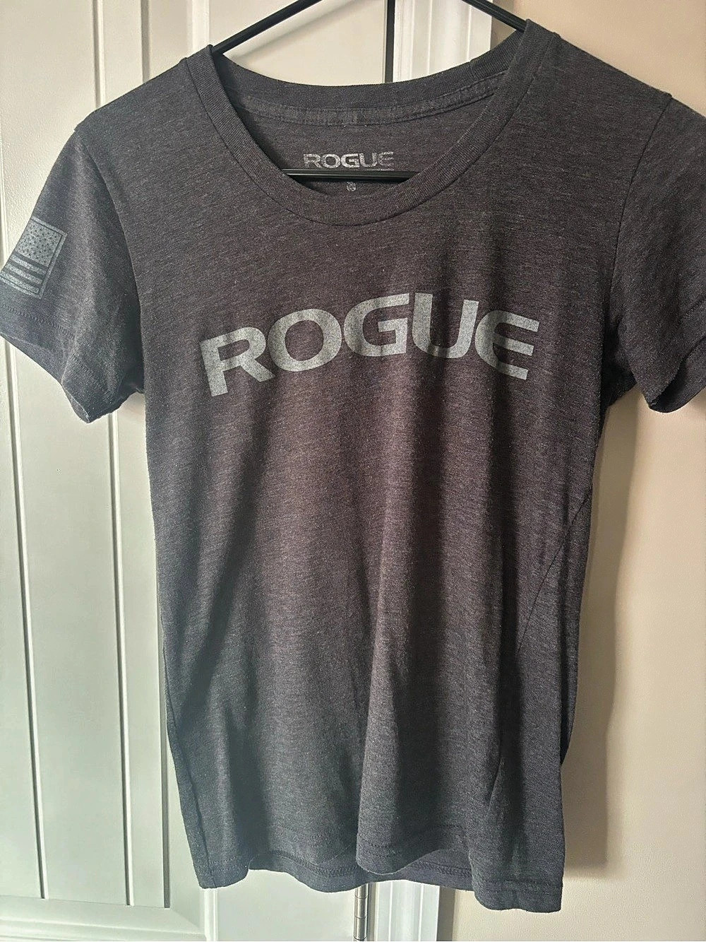 ROGUE Short Sleeve Graphic Tee Size Small
